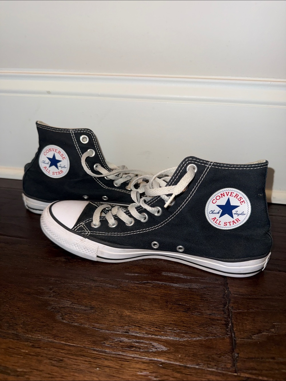 Converse Black High Top Chuck Taylor Sneakers M7/W9